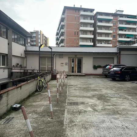 New Smart Flat - Parking & Tram Stop Apartamento